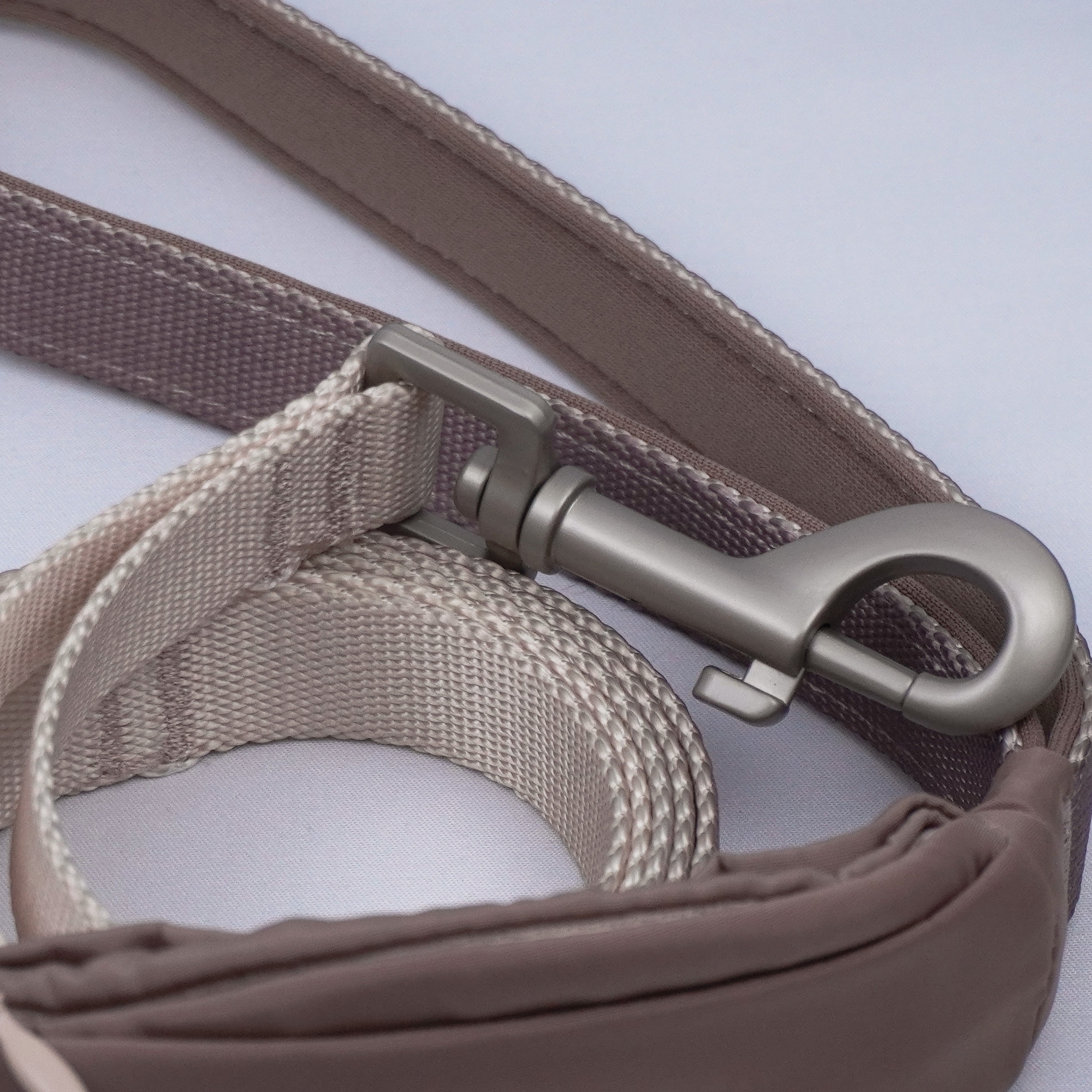 Dog leash with build-in Pouch | FURRI The One Leash